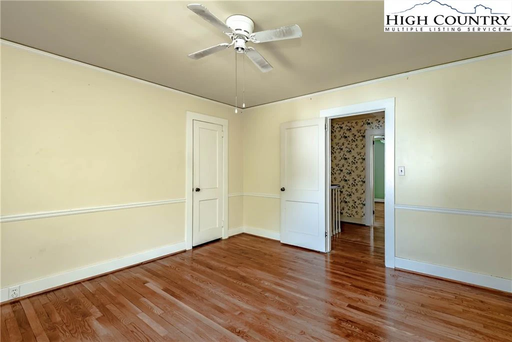 Image number 17 for the current listing
