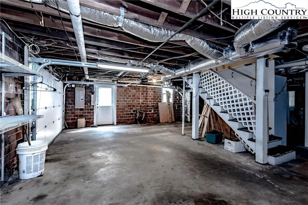 Image number 18 for the current listing