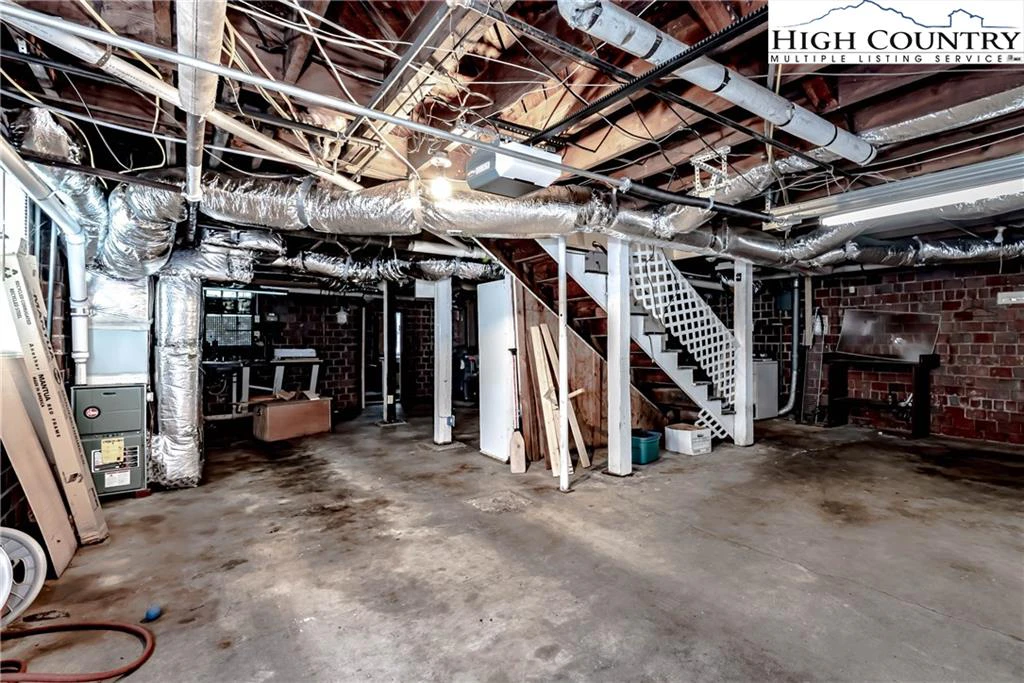 Image number 19 for the current listing