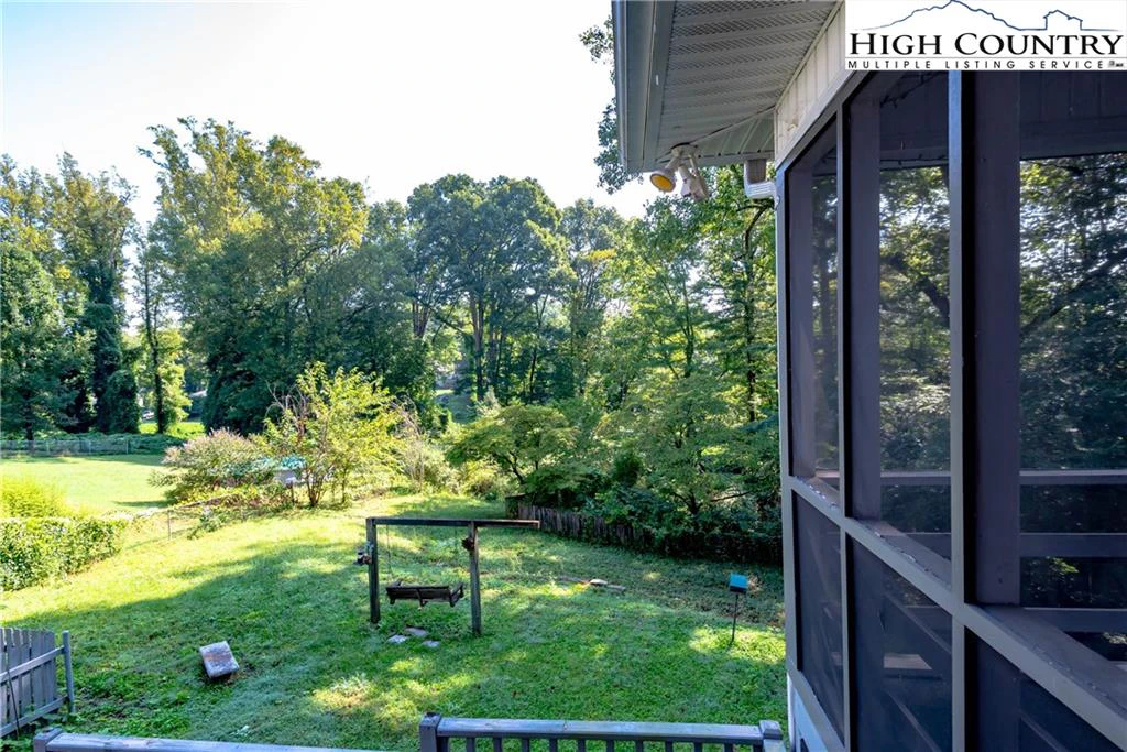 Image number 27 for the current listing