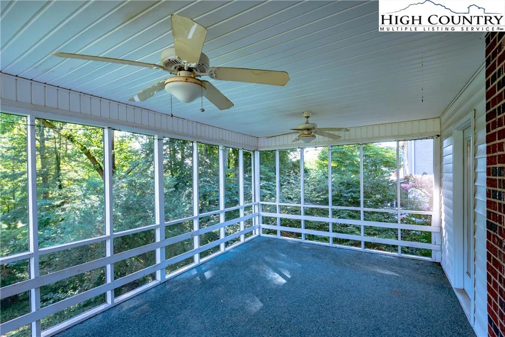 Image number 20 for the current listing