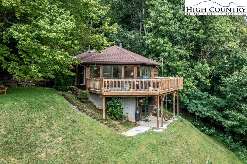 Image number 11 for the current listing