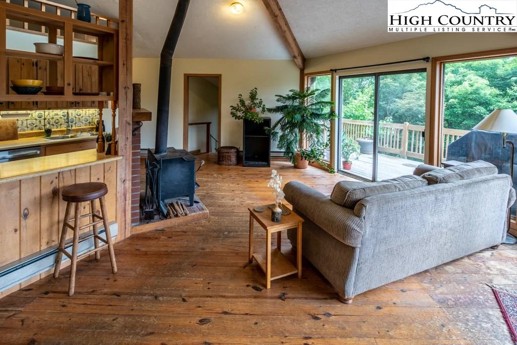 Image number 18 for the current listing
