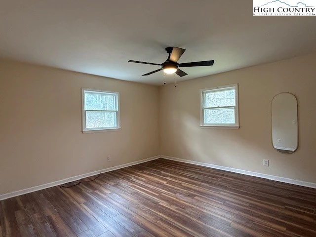 Image number 4 for the current listing