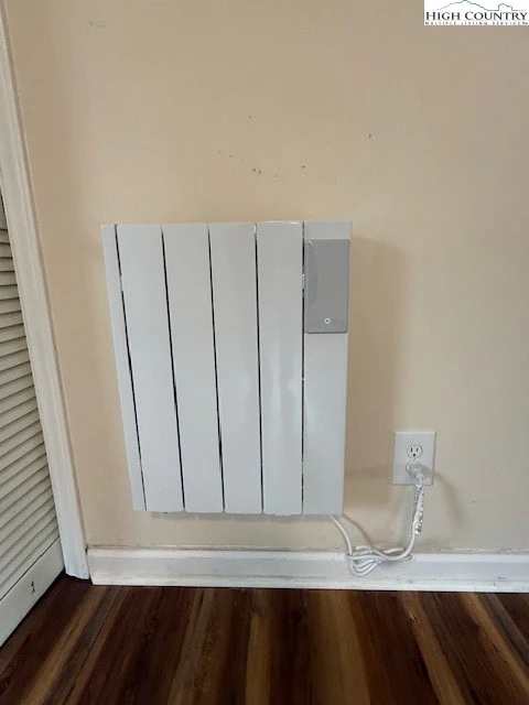 Image number 5 for the current listing