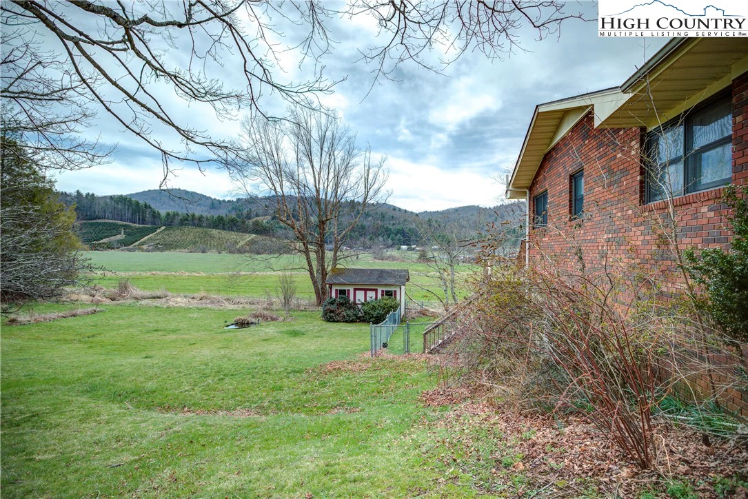 Image number 21 for the current listing