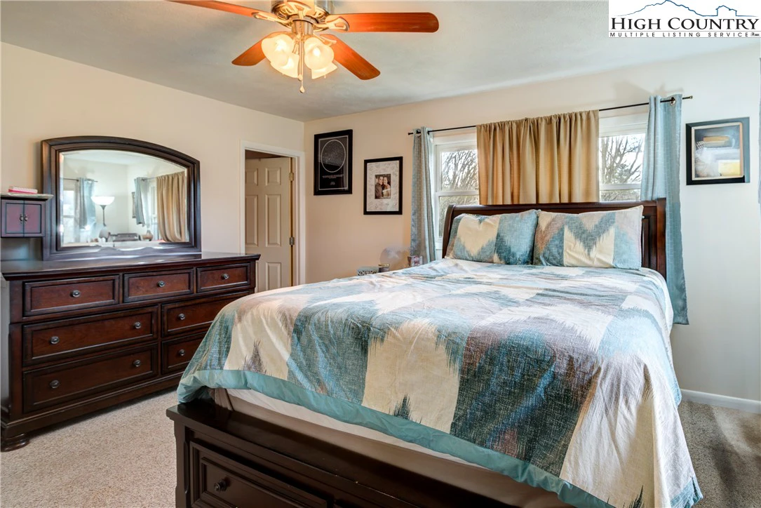 Image number 49 for the current listing
