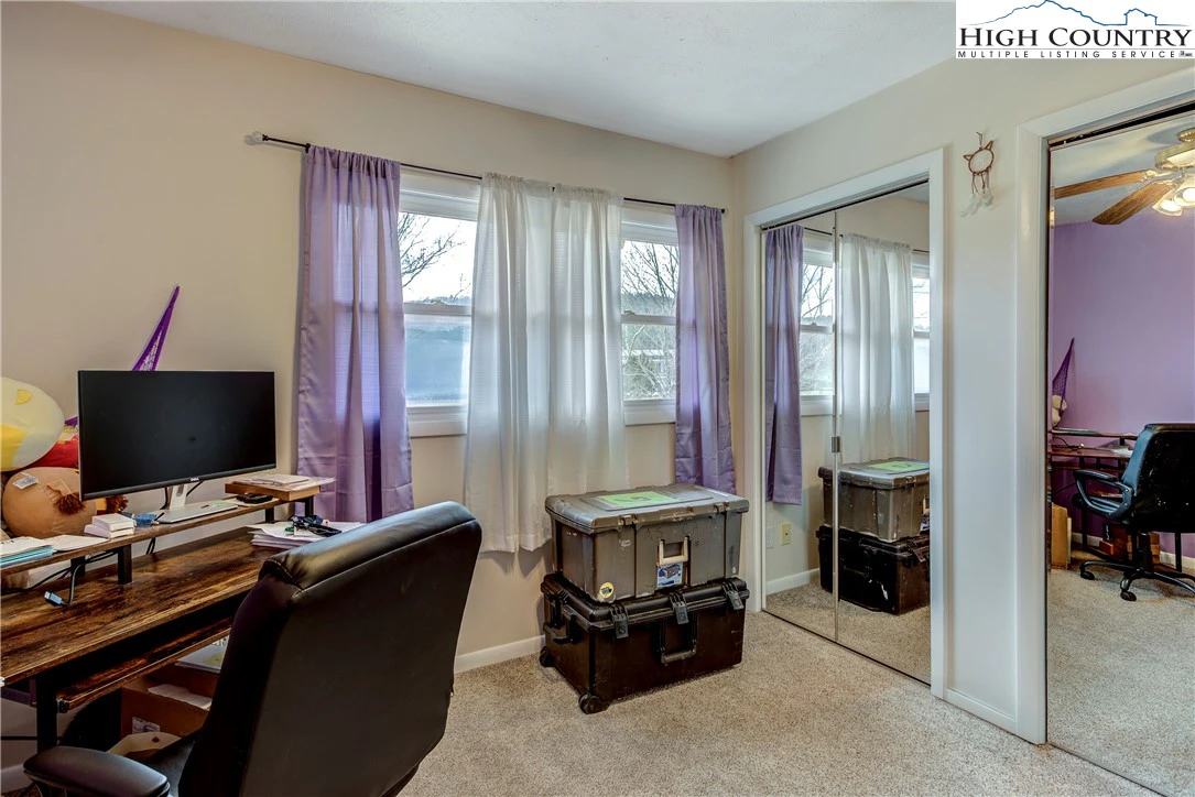 Image number 4 for the current listing