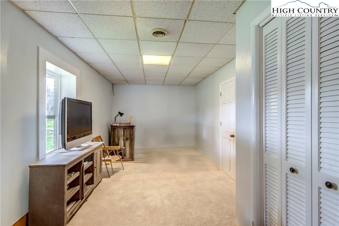 Image number 6 for the current listing