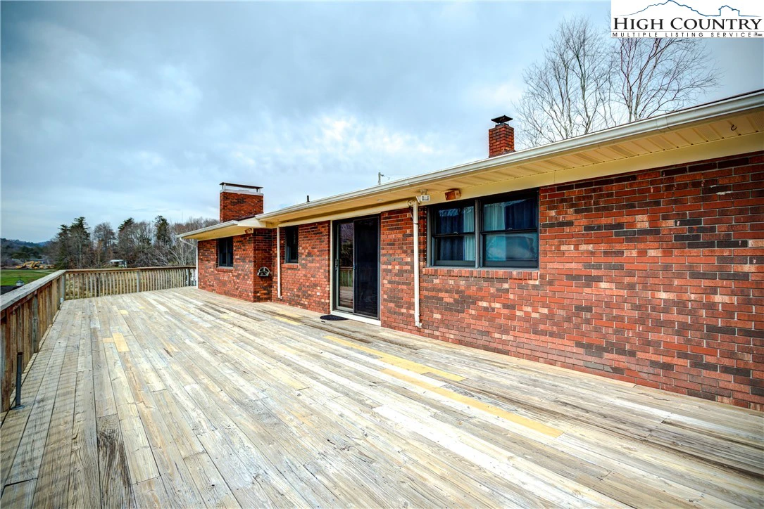 Image number 13 for the current listing