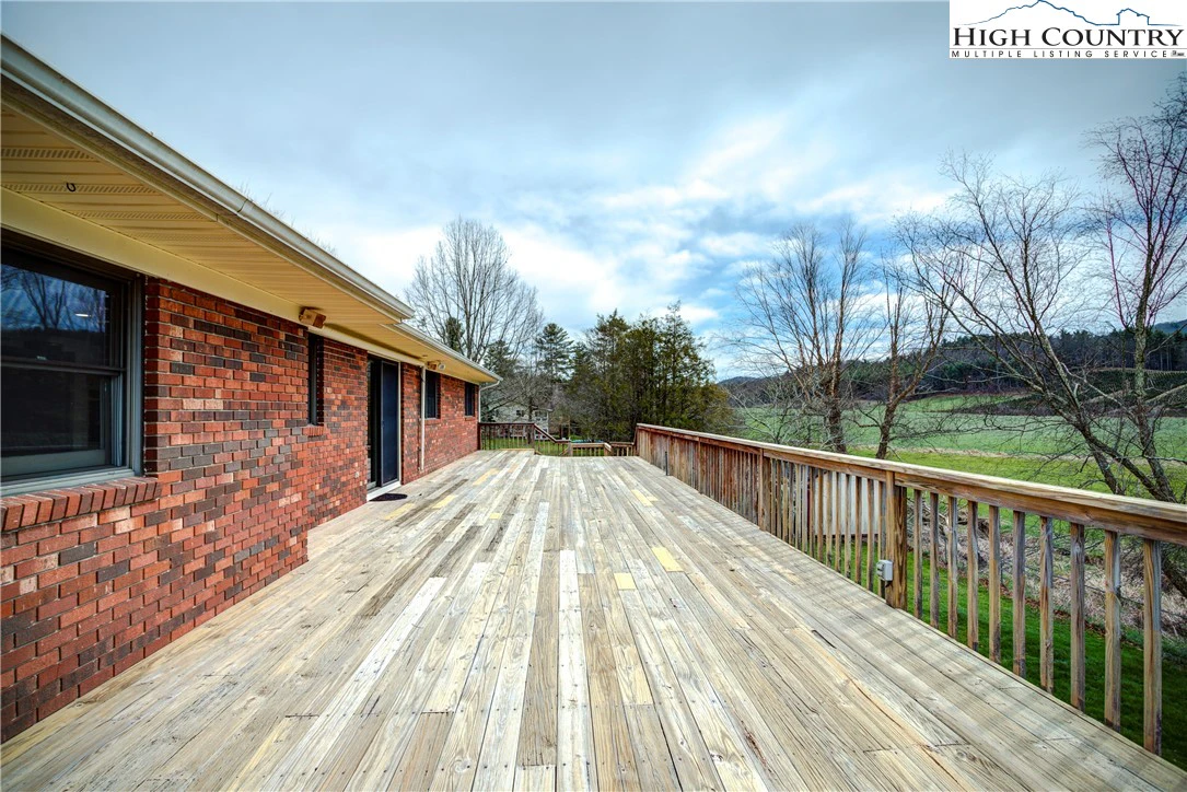 Image number 15 for the current listing