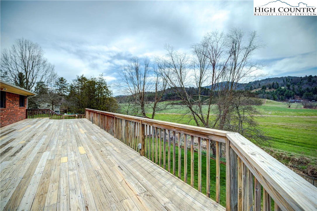 Image number 16 for the current listing