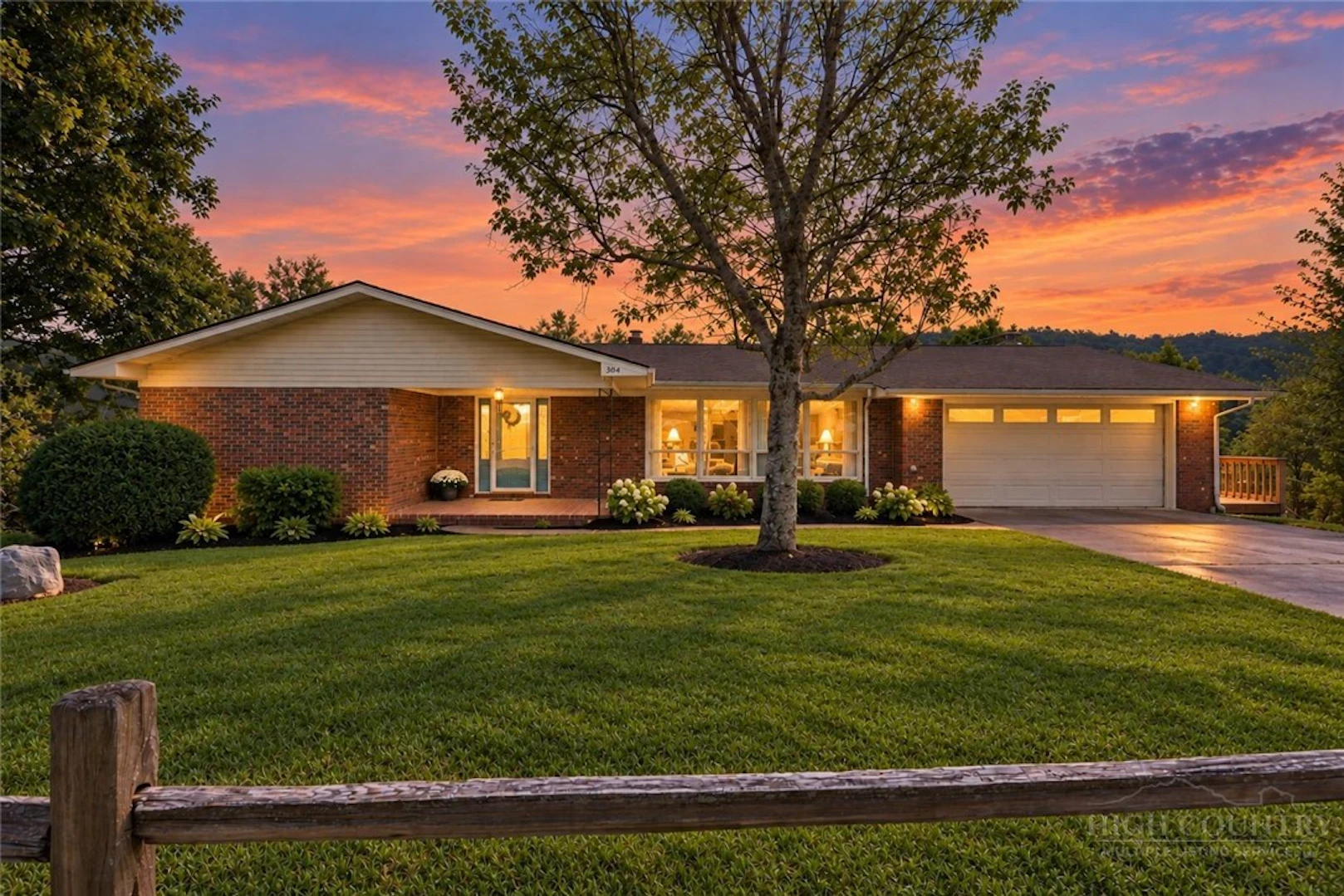 Image number 1 for the current listing