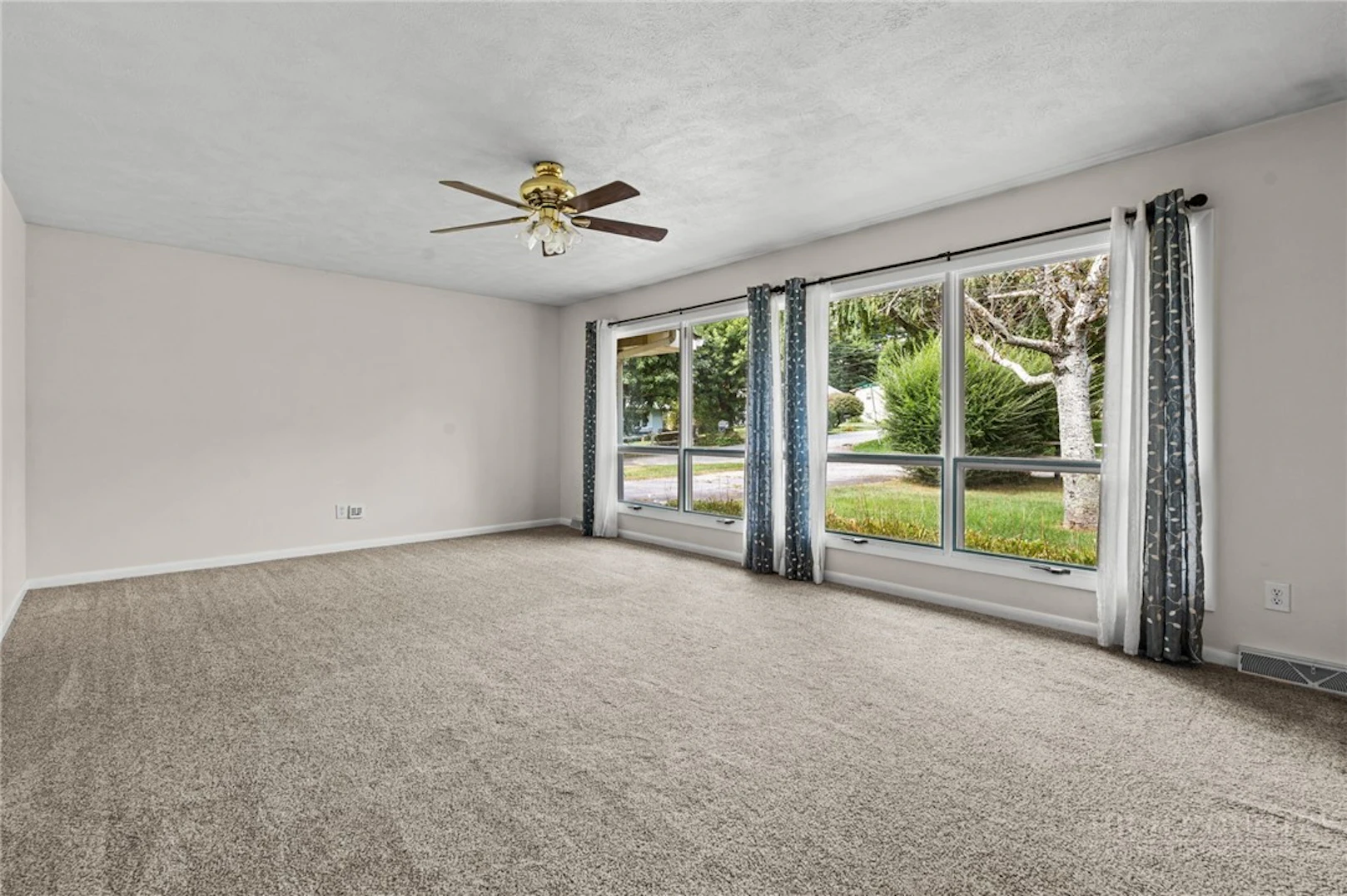 Image number 8 for the current listing