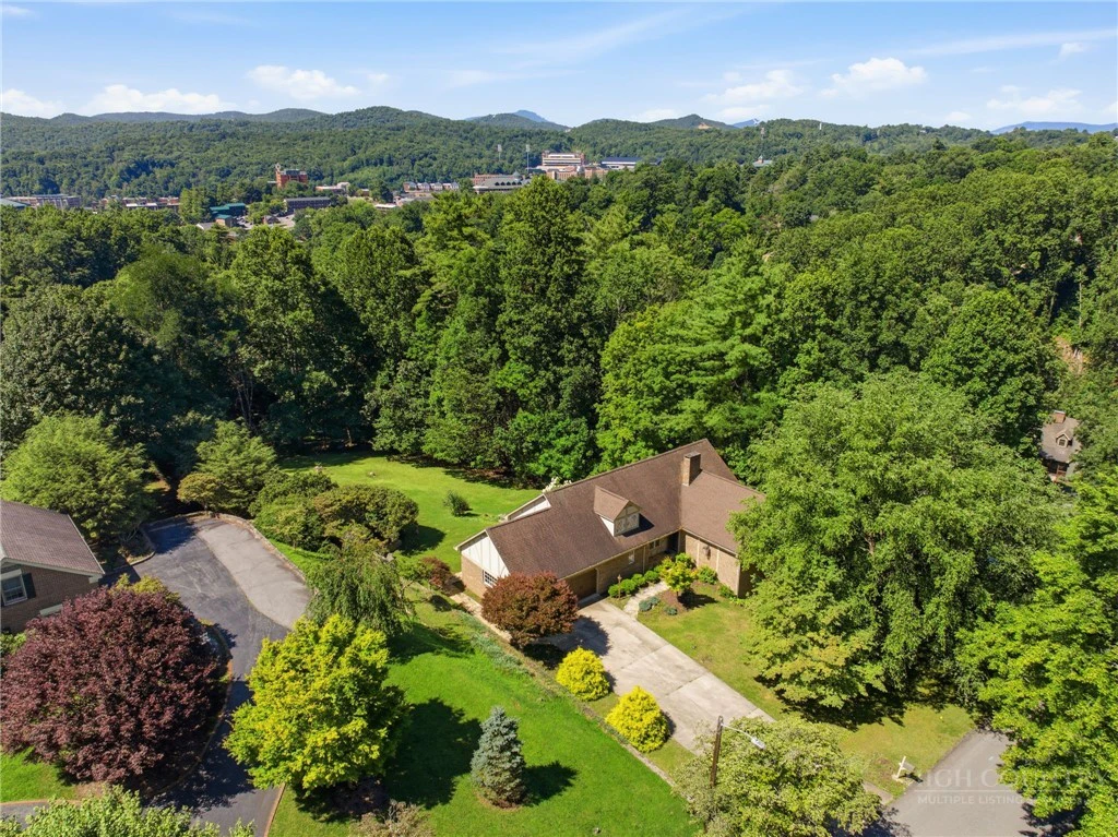 Image number 9 for the current listing