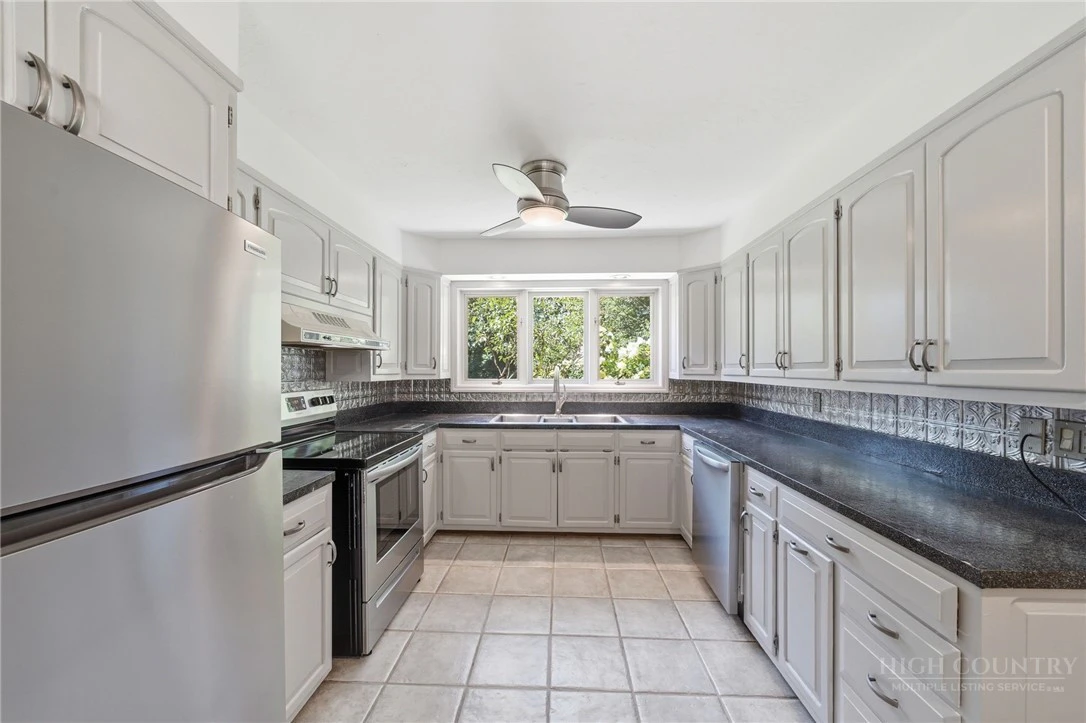 Image number 15 for the current listing