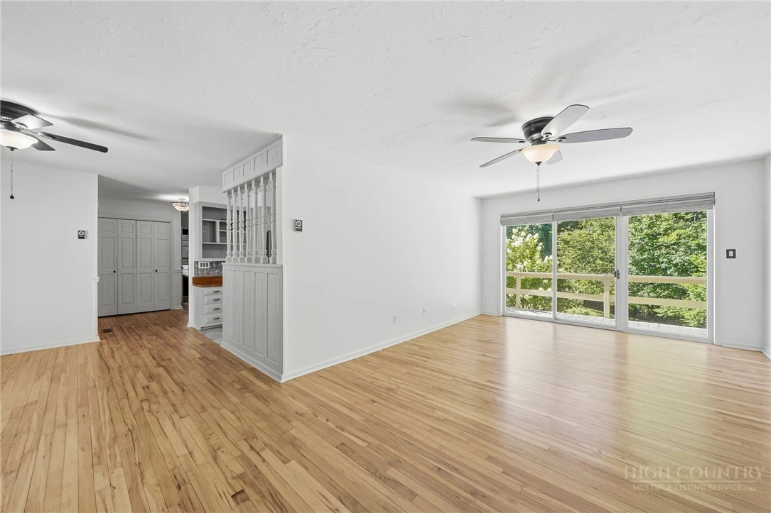 Image number 18 for the current listing