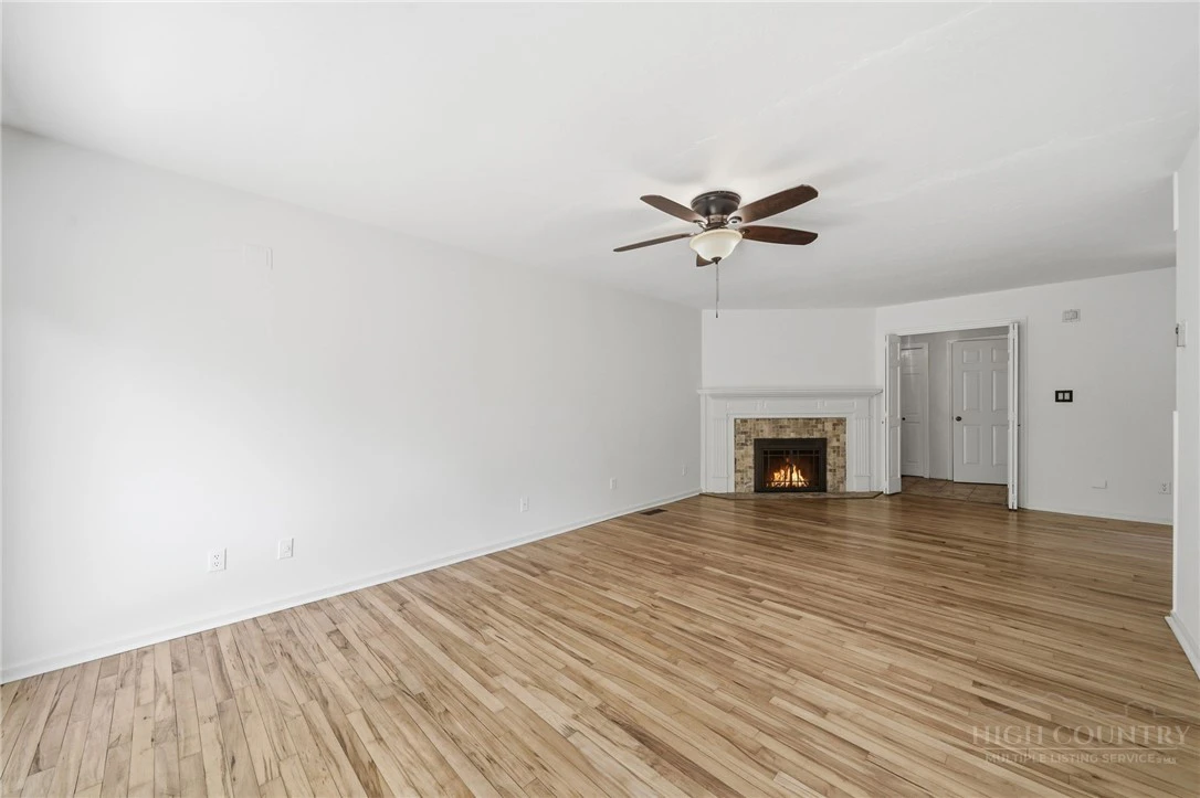 Image number 12 for the current listing