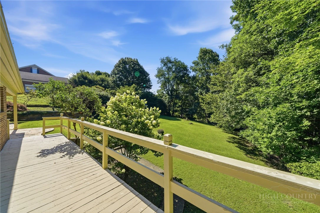 Image number 19 for the current listing