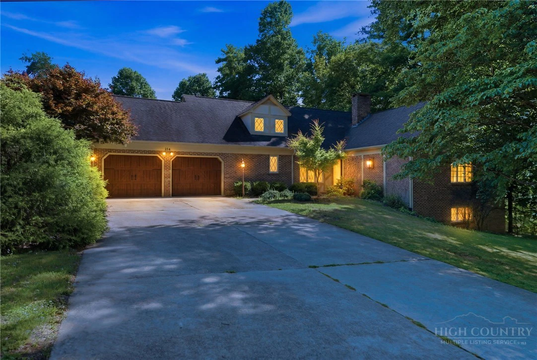 Image number 2 for the current listing