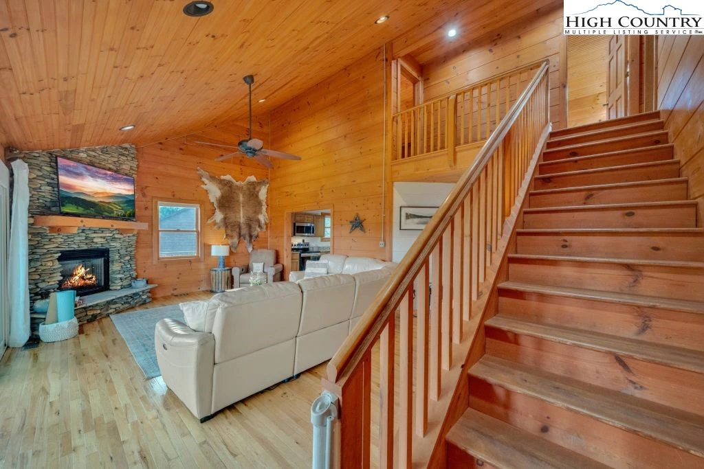 Image number 4 for the current listing