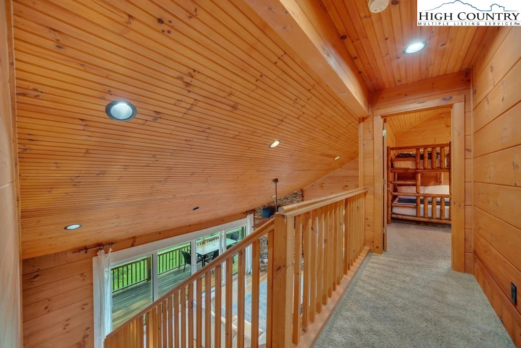 Image number 21 for the current listing