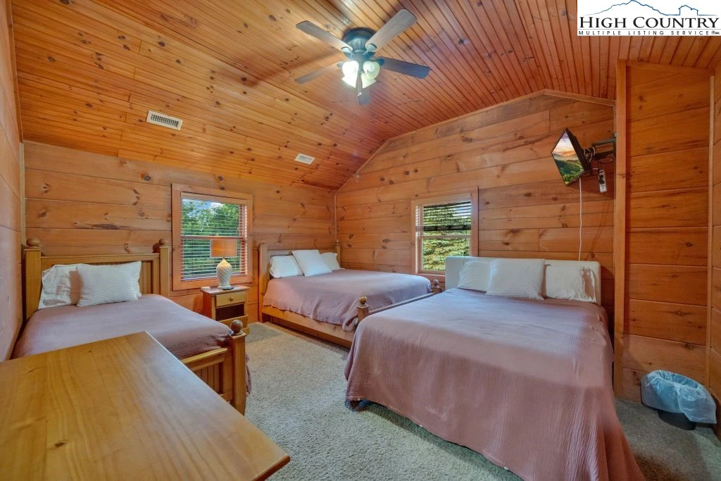 Image number 15 for the current listing