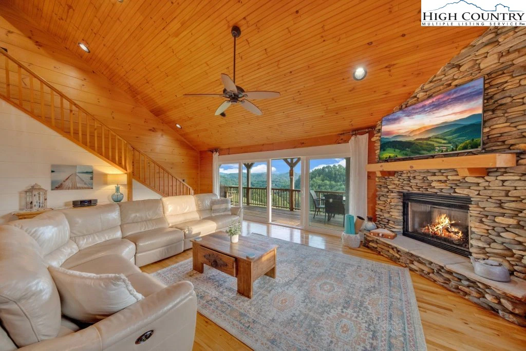 Image number 9 for the current listing