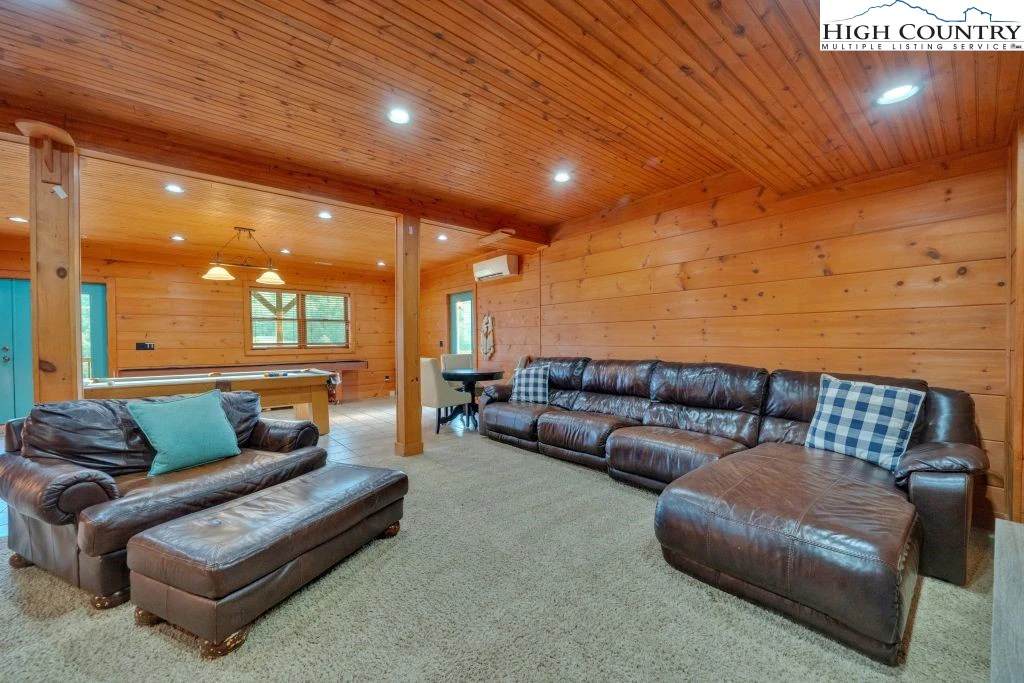 Image number 7 for the current listing