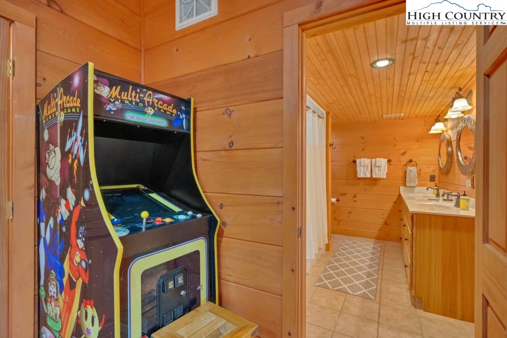 Image number 5 for the current listing