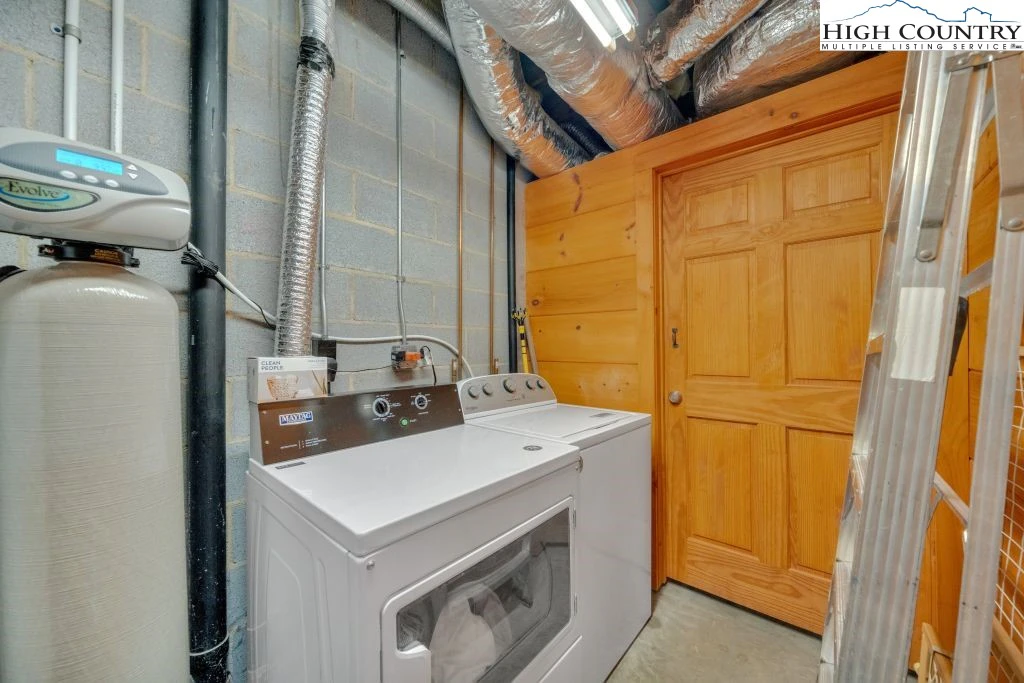 Image number 11 for the current listing