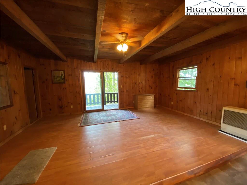 Image number 14 for the current listing
