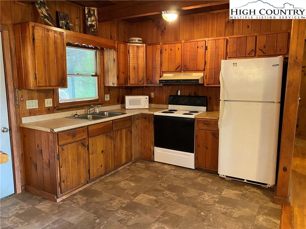 Image number 13 for the current listing