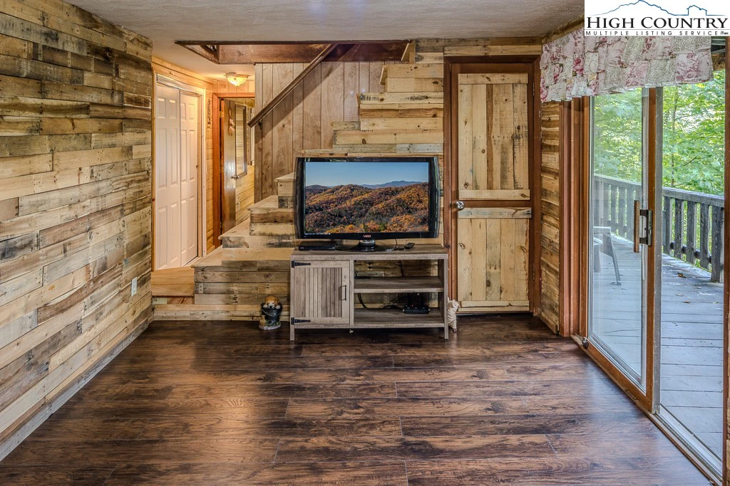 Image number 5 for the current listing