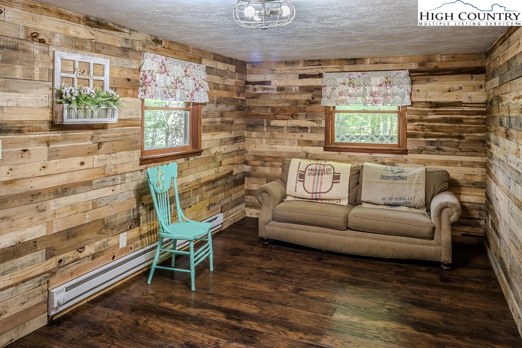 Image number 6 for the current listing