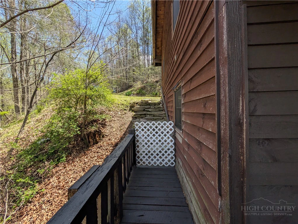 Image number 16 for the current listing