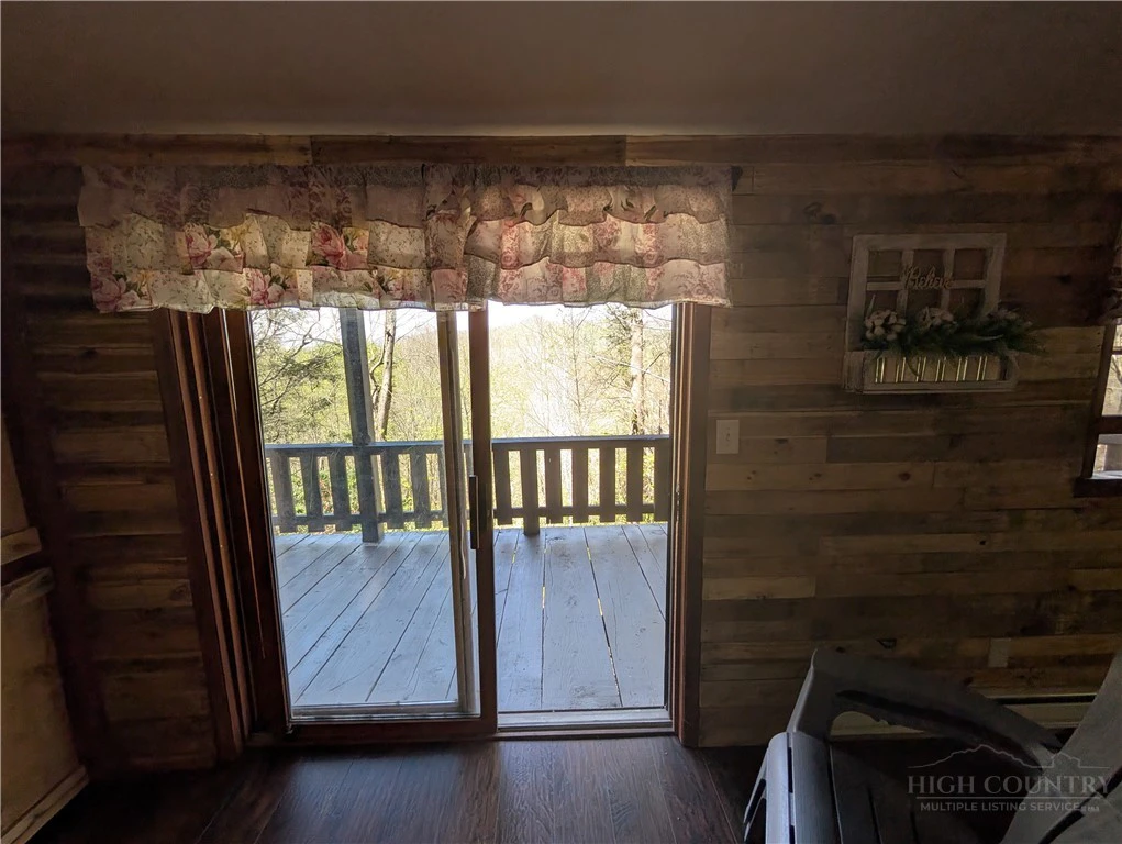 Image number 11 for the current listing