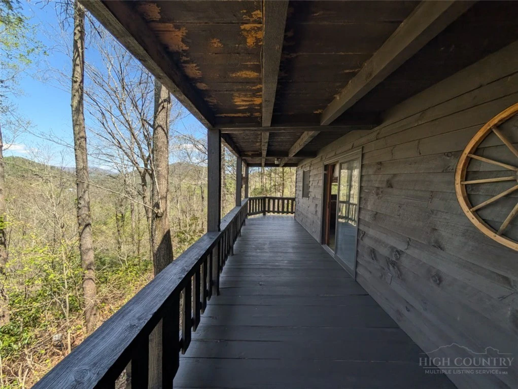 Image number 14 for the current listing