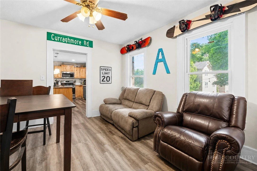 Image number 7 for the current listing