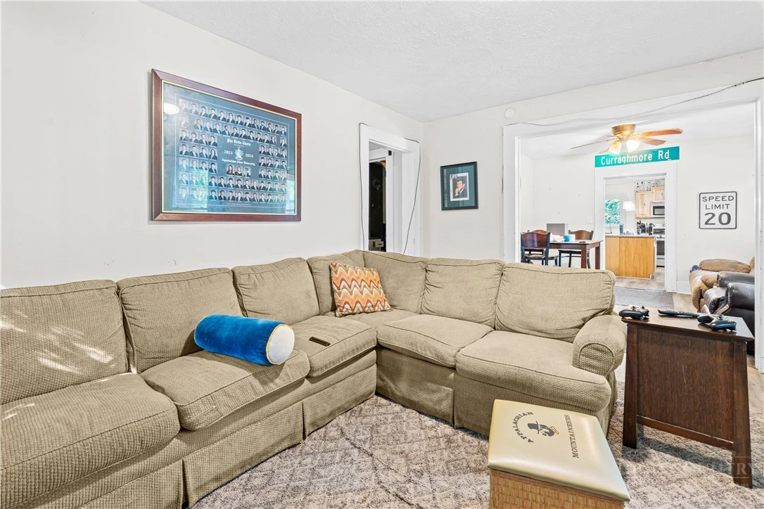 Image number 6 for the current listing