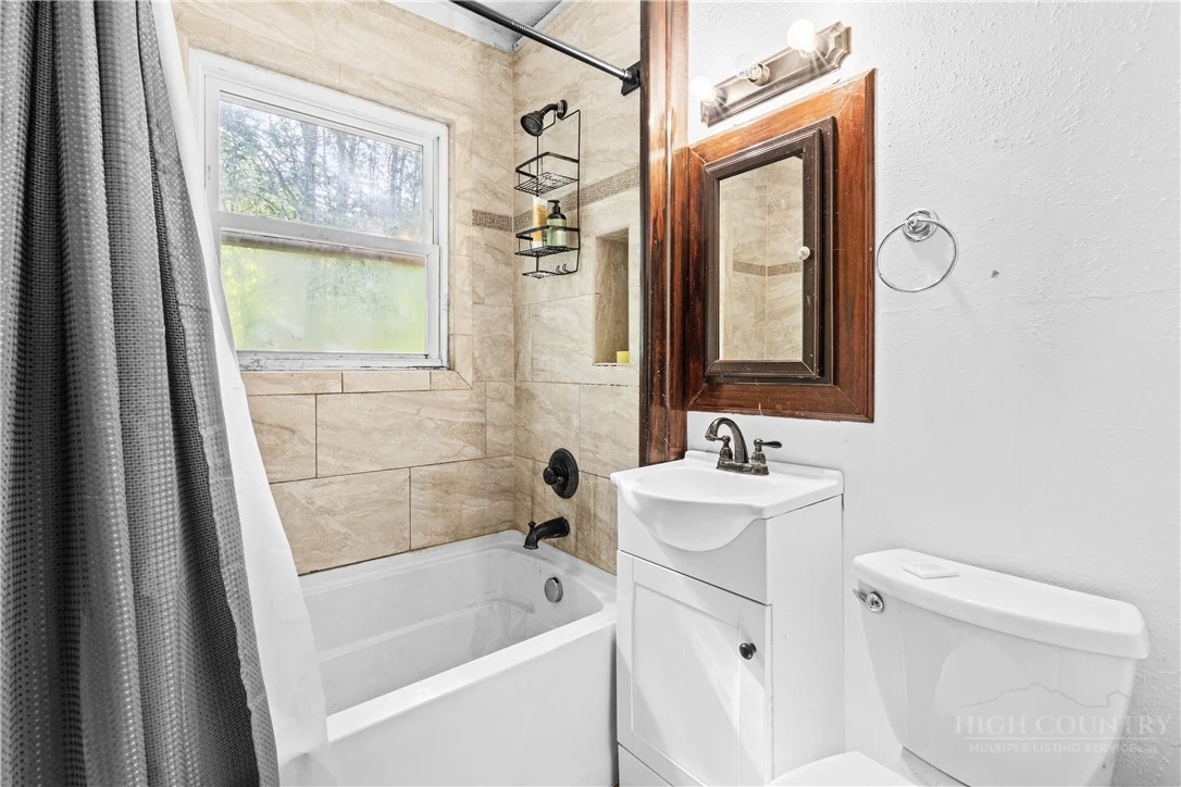 Image number 19 for the current listing