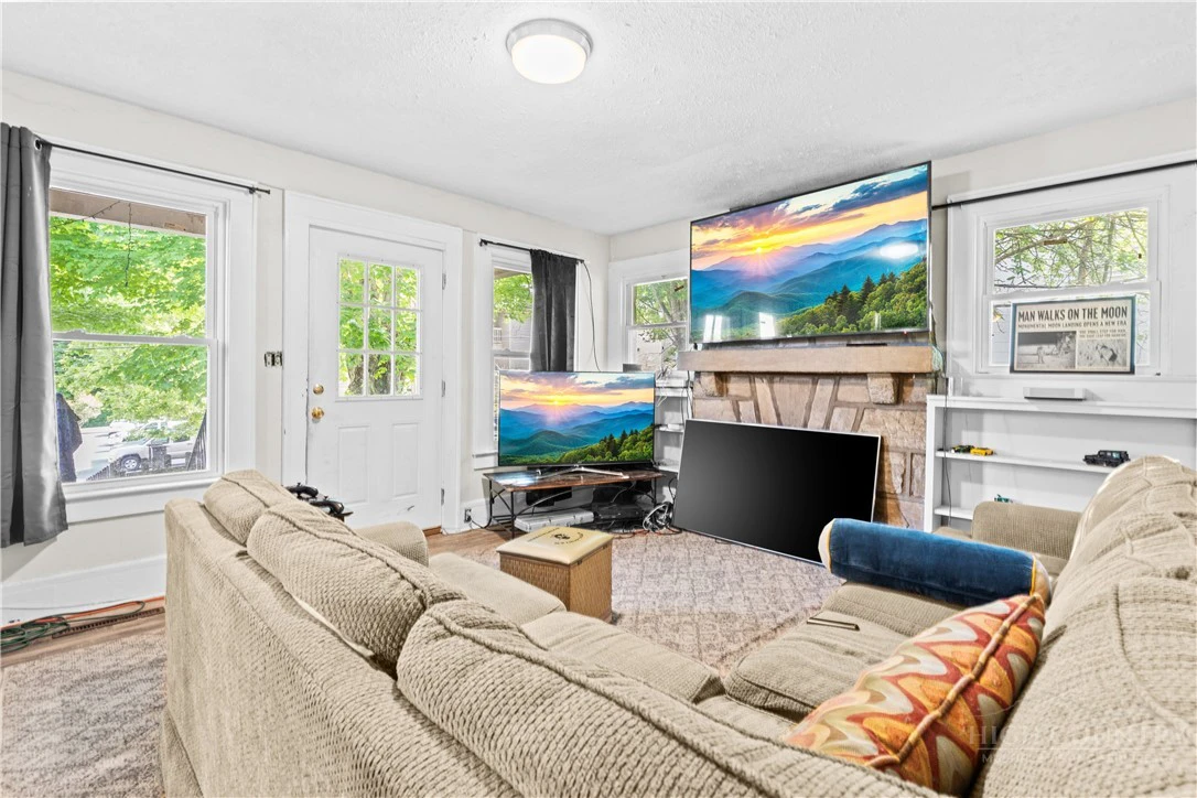 Image number 5 for the current listing