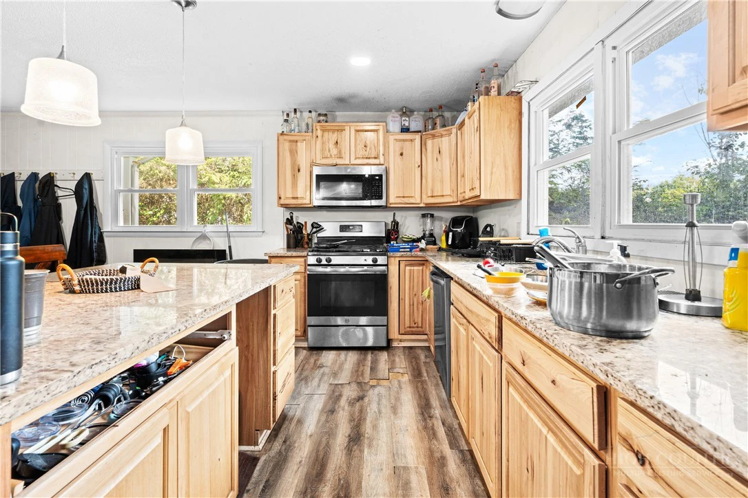 Image number 8 for the current listing