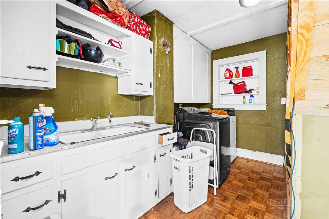 Image number 14 for the current listing