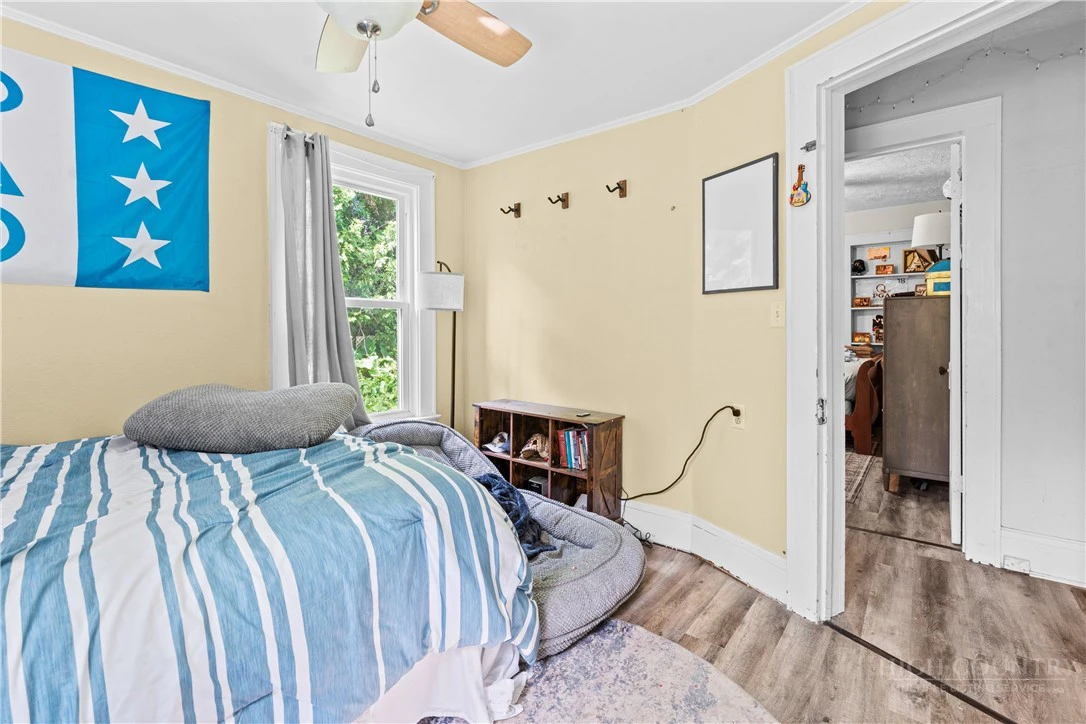Image number 16 for the current listing