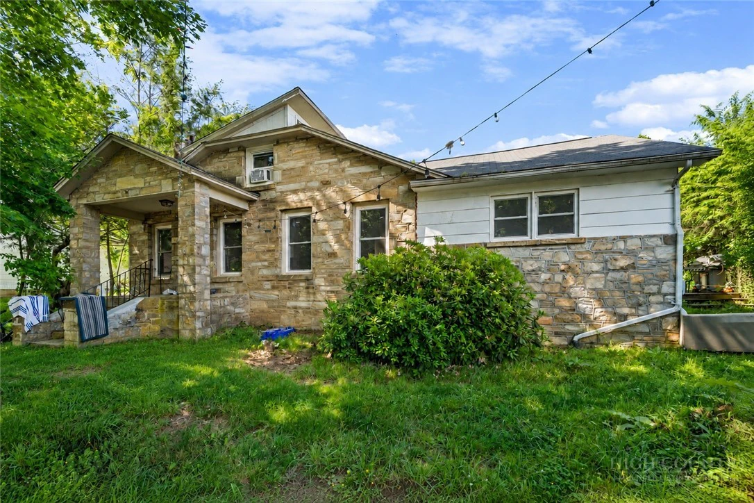Image number 1 for the current listing