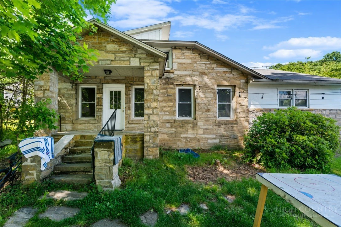 Image number 2 for the current listing