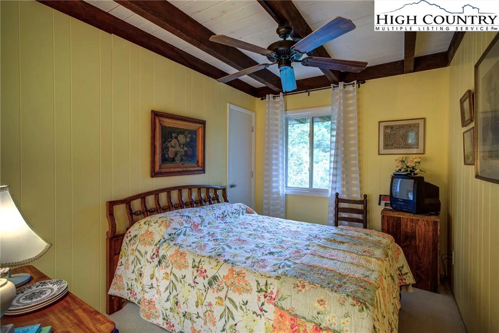 Image number 4 for the current listing