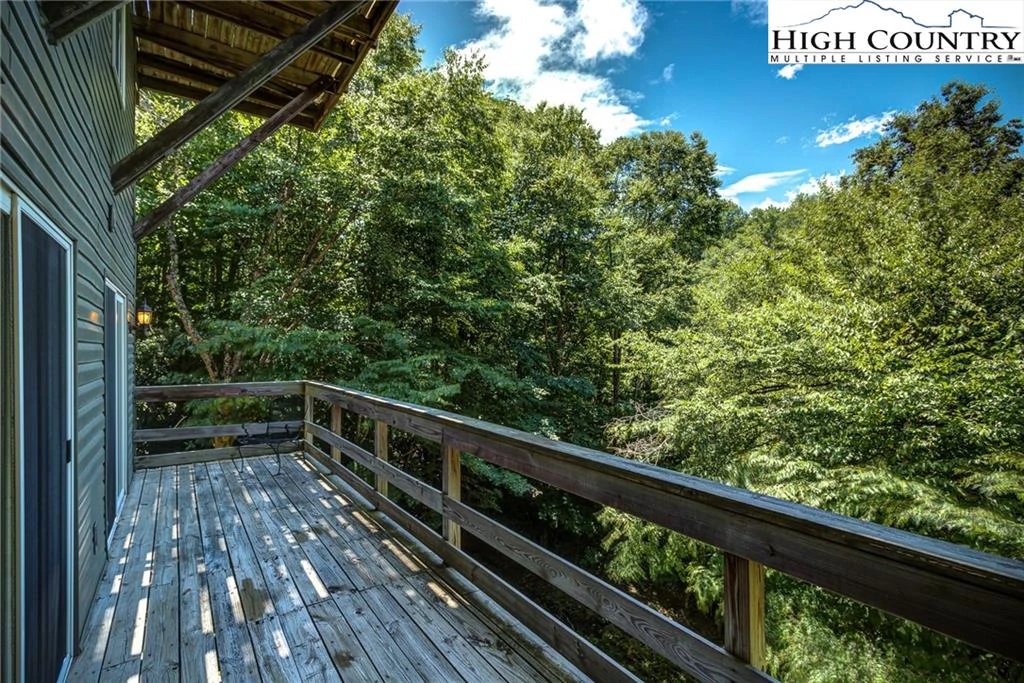 Image number 18 for the current listing