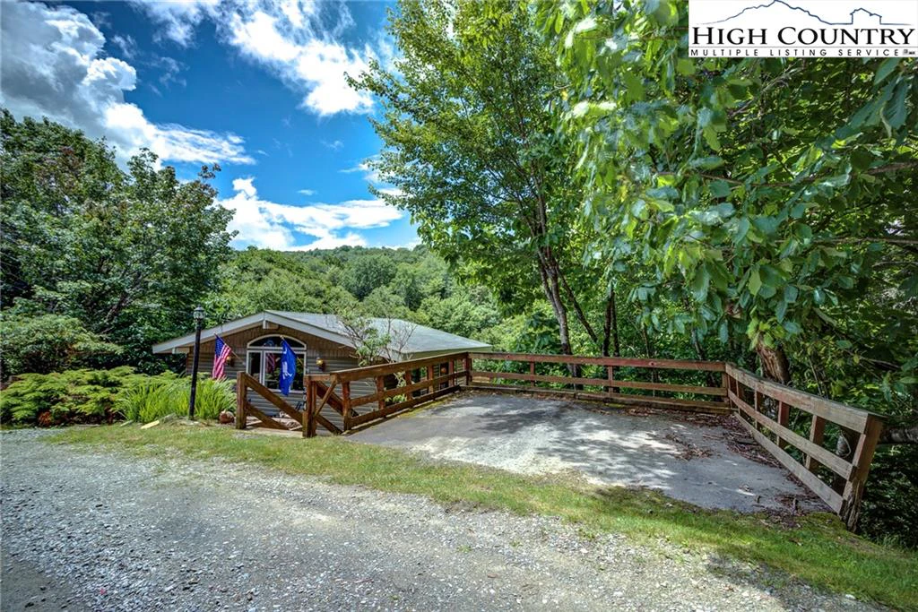 Image number 19 for the current listing